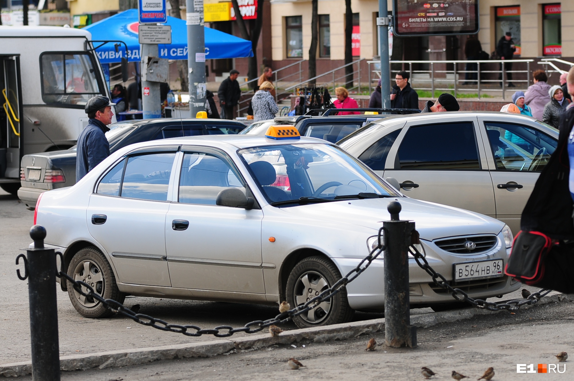 «Поздравляю, потеряли клиента». Екатеринбуржцы угрожают таксистам бойкотом из-за взлетевших цен