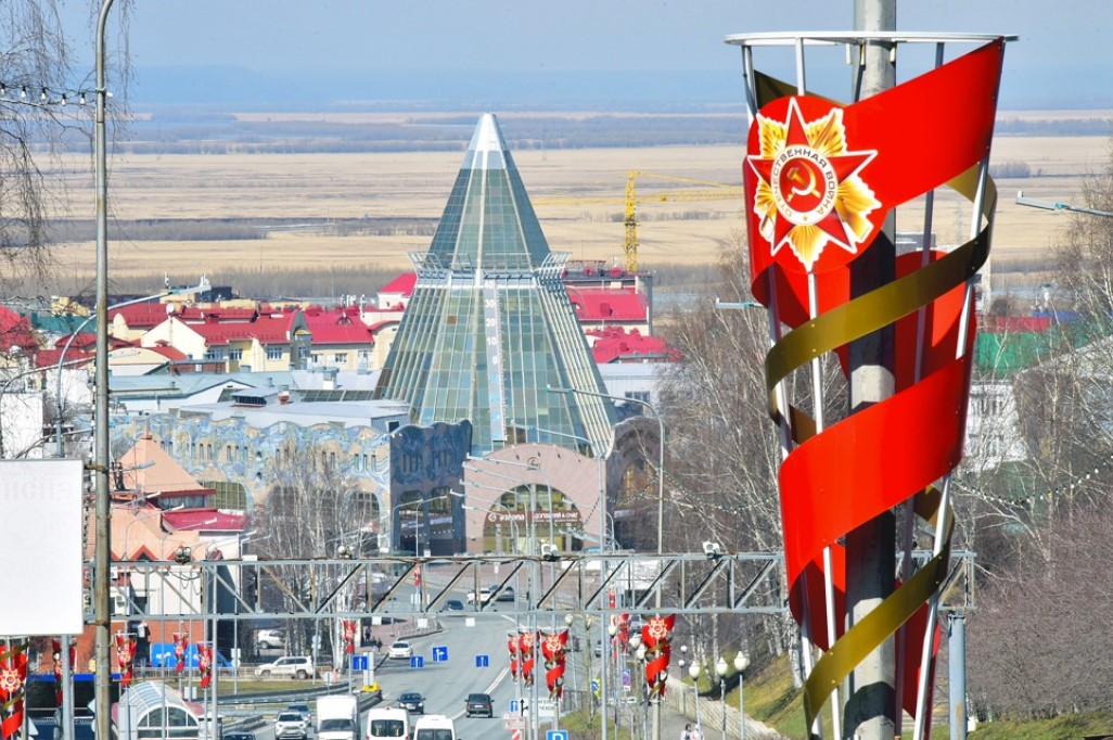 Окружная столица преобразилась к праздникам Окружная столица преобразилась к праздникам