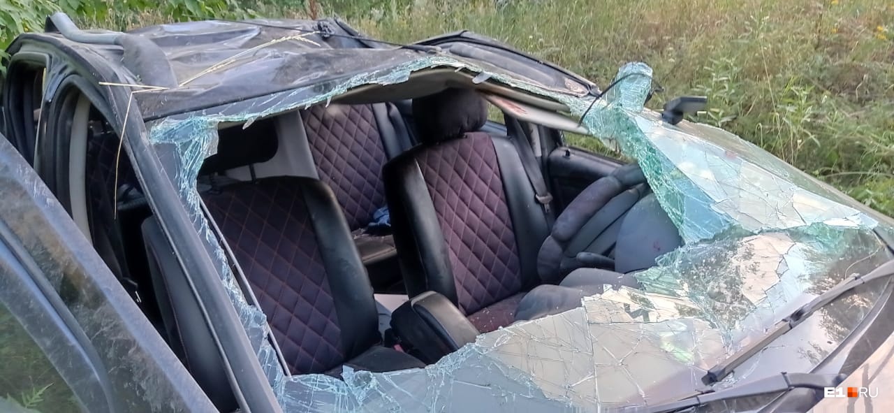 Под Екатеринбургом опрокинулась машина с шестилетней девочкой. За рулем была ее мама