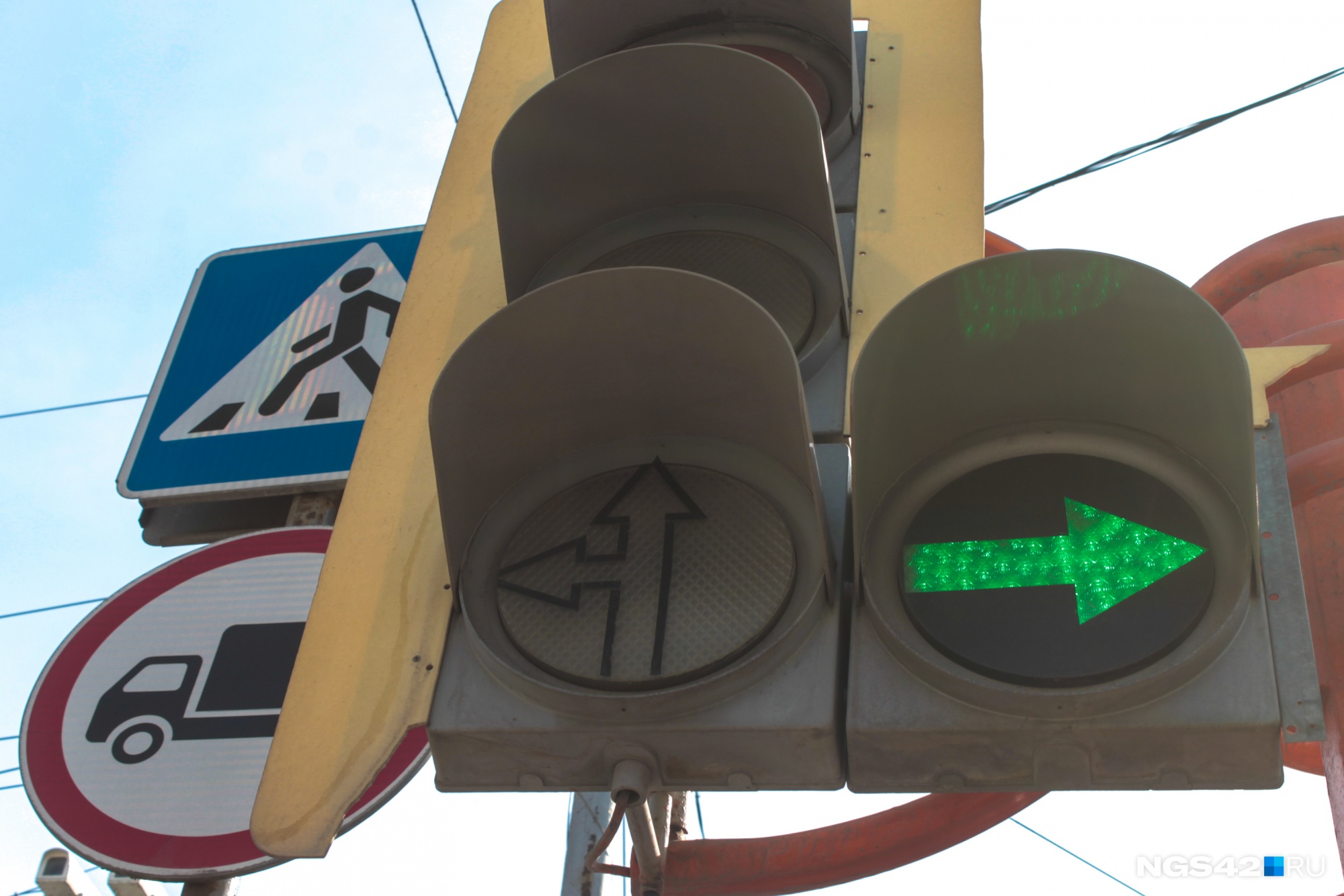В Кемерове со 2 апреля изменится схема движения на двух перекрестках. Рассказываем, как будут работать светофоры