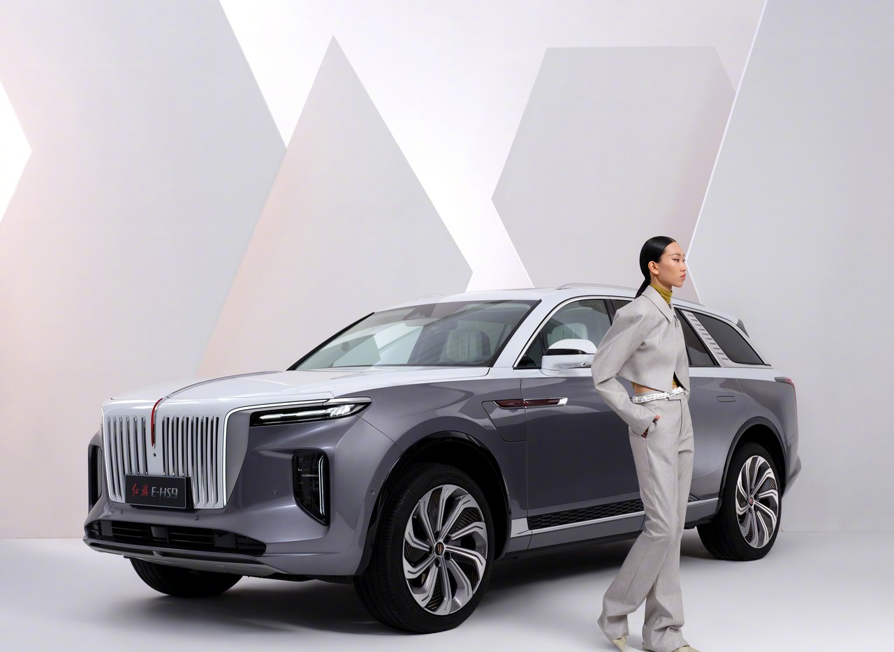 Hongqi E-HS9 длиной 5,2 метра, если доберется до России, станет одним из самых крупных кроссоверов Hongqi E-HS9 длиной 5,2 метра, если доберется до России, станет одним из самых крупных кроссоверов