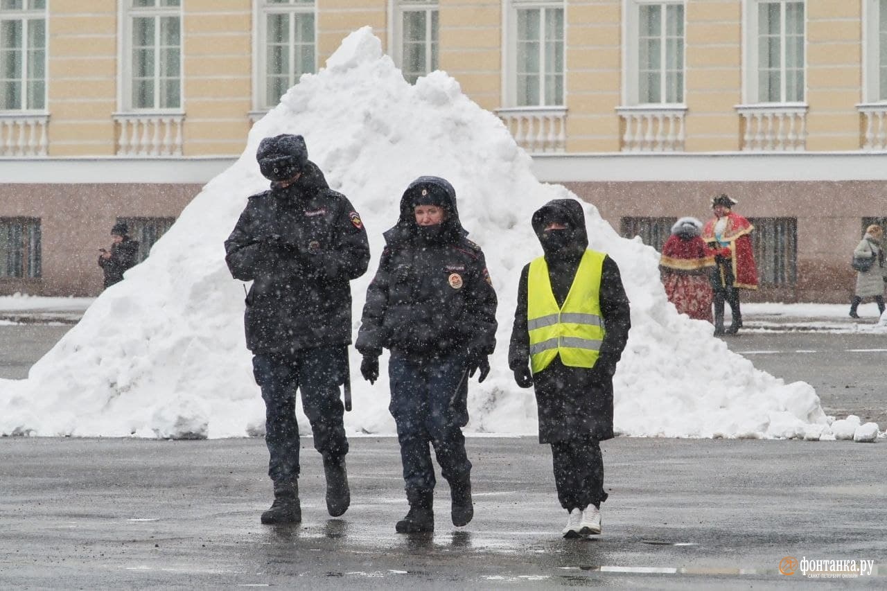 События в петербурге. Февральский снег. Сугробы в Питере. Снег в Петербурге. Снегопад и оттепель.