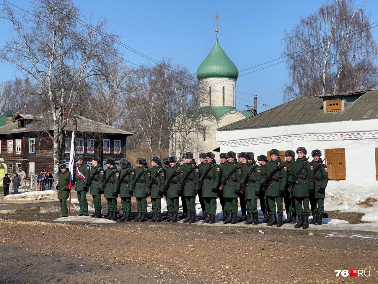 Парни провели несколько часов под палящим солнцем Парни провели несколько часов под палящим солнцем