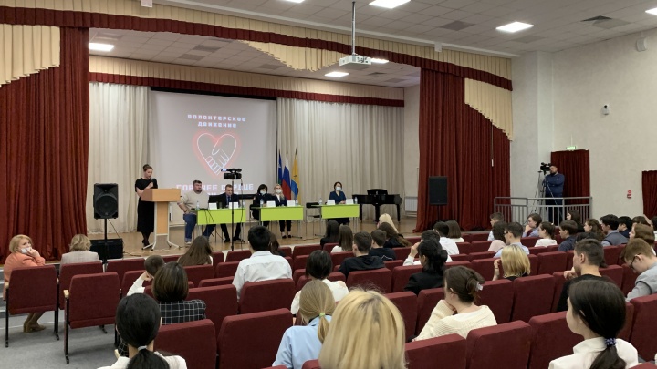 Осторожнее в соцсетях: сотрудники мэрии Сургута и полицейские обсудили со школьниками экстремизм
