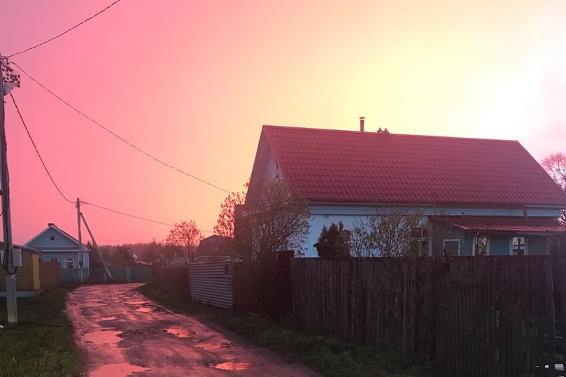 Розовый закат накрыл не только Ярославль, но и его окрестности