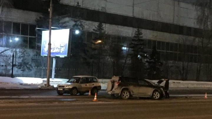 На Димитровском мосту столкнулись четыре «Тойоты» — пострадала годовалая девочка