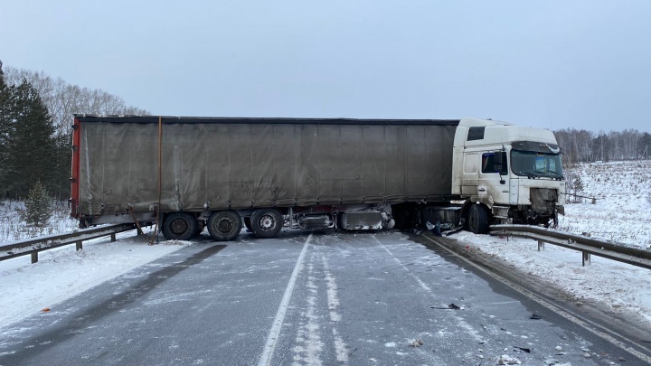 ДТП под Красноярском заблокировало федеральную трассу. Погиб один человек