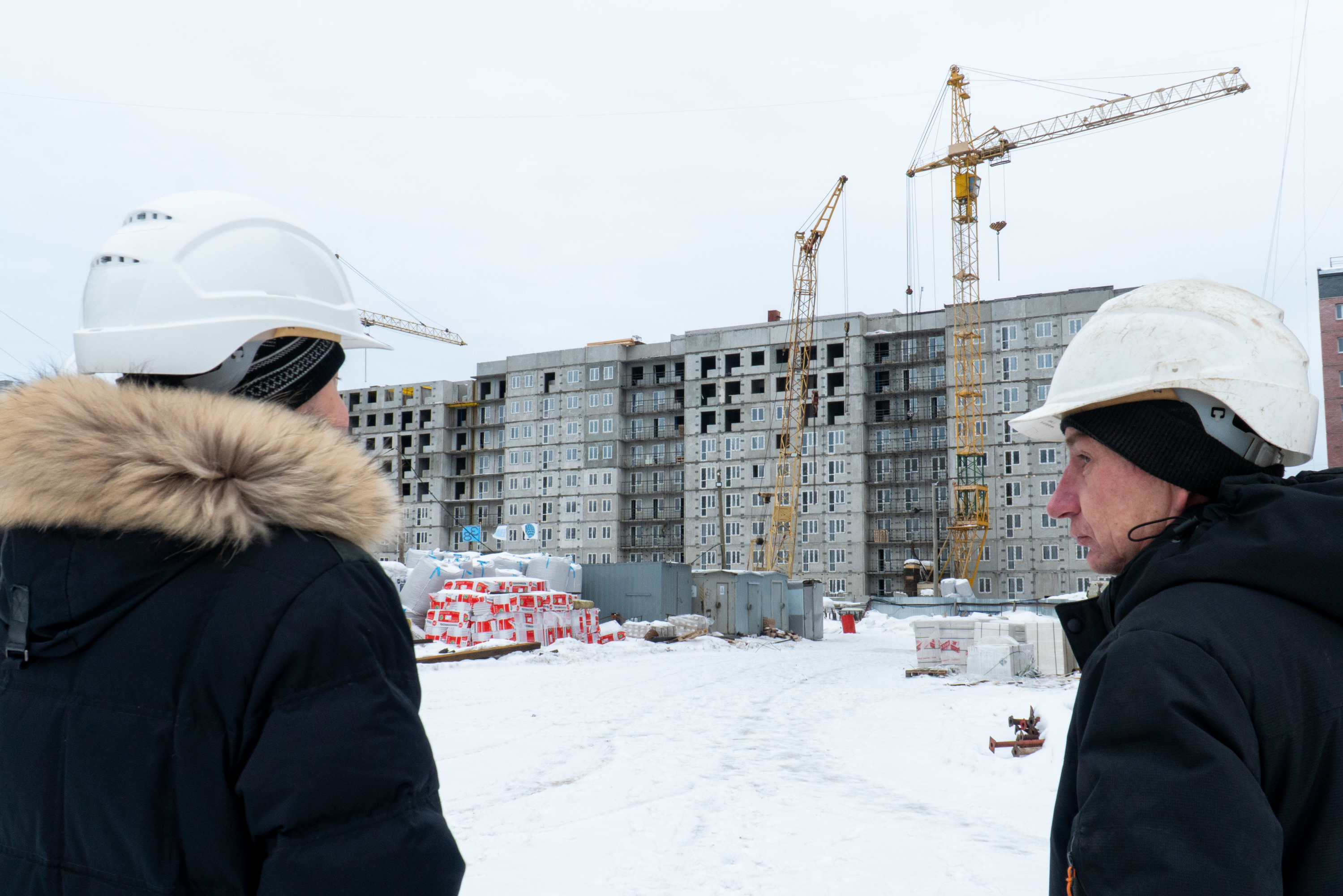 Почти каждую неделю на стройке проходят планерки с министром Почти каждую неделю на стройке проходят планерки с министром