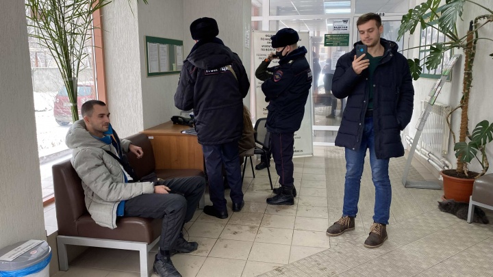 В Волгограде вновь осаждают Роспотребнадзор. Вызвана полиция