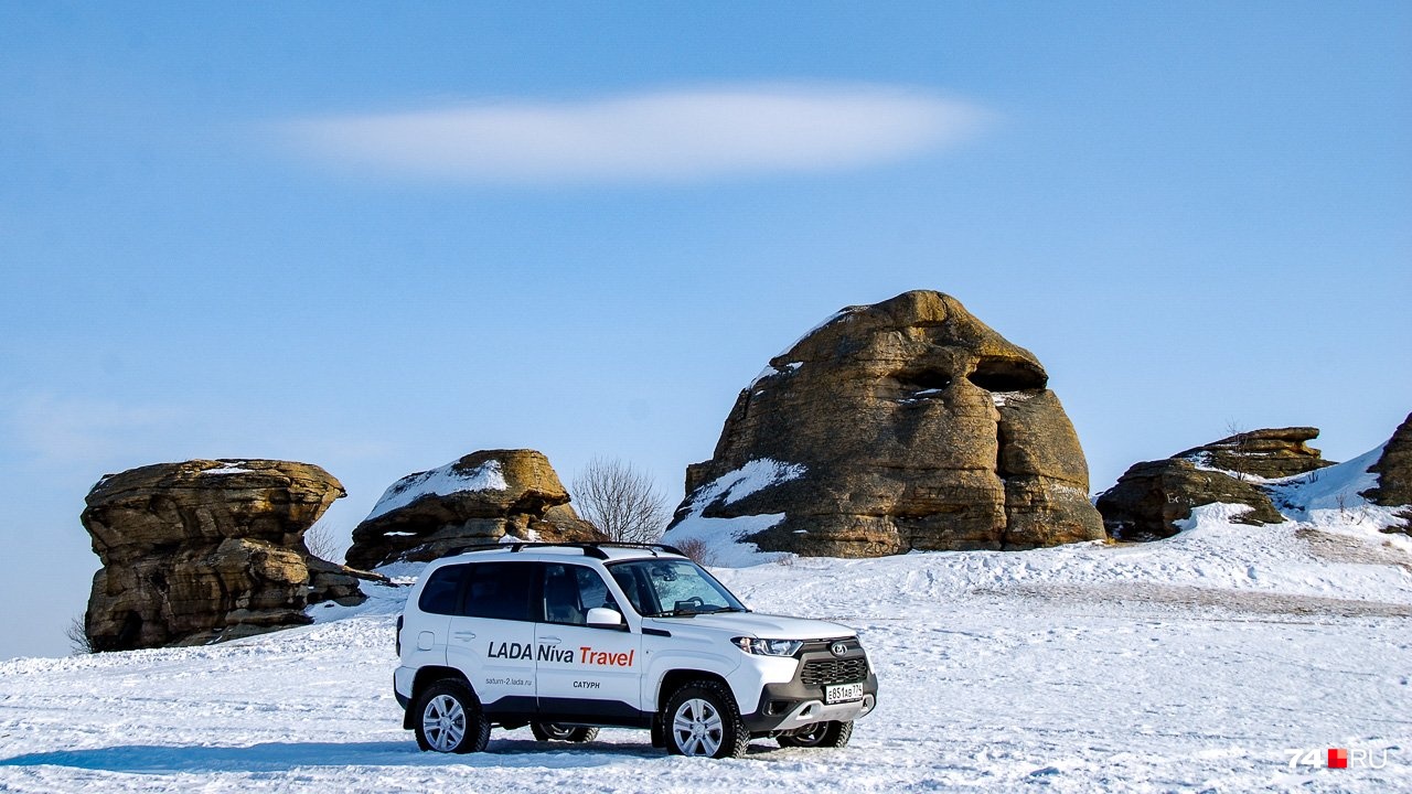 Одно время казалось, что дни Chevrolet Niva сочтены, но в 2020 году АВТОВАЗ разорвал партнерство с GM и переименовал модель в Lada Niva Travel, заодно проведя рестайлинг. Это еще одна модель с низкой зависимостью от импорта, но почти столь же архаичная, как и обычная «Нива» Одно время казалось, что дни Chevrolet Niva сочтены, но в 2020 году АВТОВАЗ разорвал партнерство с GM и переименовал модель в Lada Niva Travel, заодно проведя рестайлинг. Это еще одна модель с низкой зависимостью от импорта, но почти столь же архаичная, как и обычная «Нива»