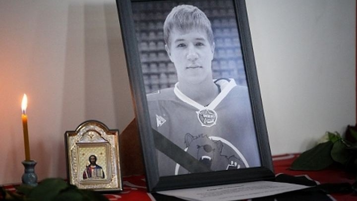 Мама тагильского хоккеиста, который из-за ошибки врача умер в больнице, получила миллионы и пожизненное содержание