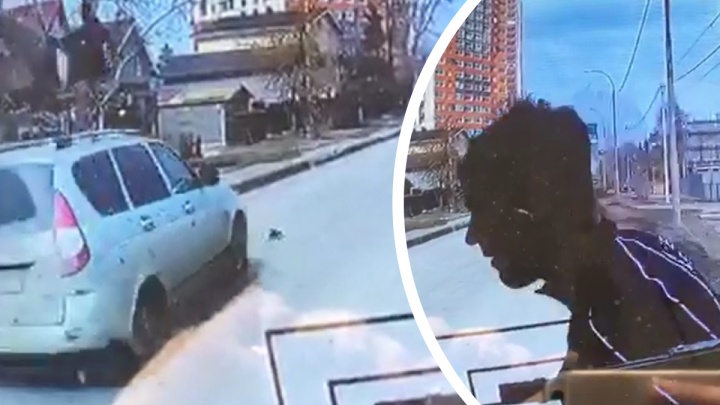 В Екатеринбурге легковушка сбила водителя автобуса: мужчину подбросило в воздух