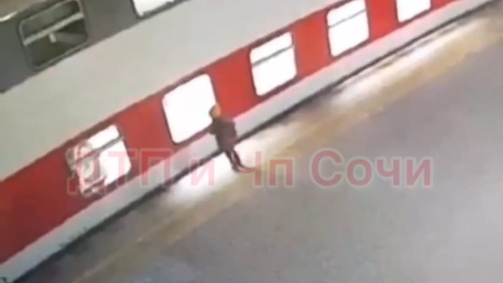 Полиция начала проверку после падения девочки под поезд на вокзале в Сочи