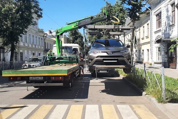 Несколько машин эвакуировали Несколько машин эвакуировали