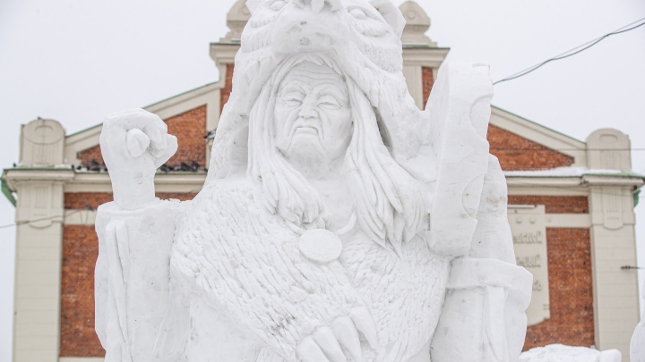 Хозяйка Наоби, танцующий шаман, Ермак, духи Сибири: в Новосибирске выбрали лучшую снежную скульптуру