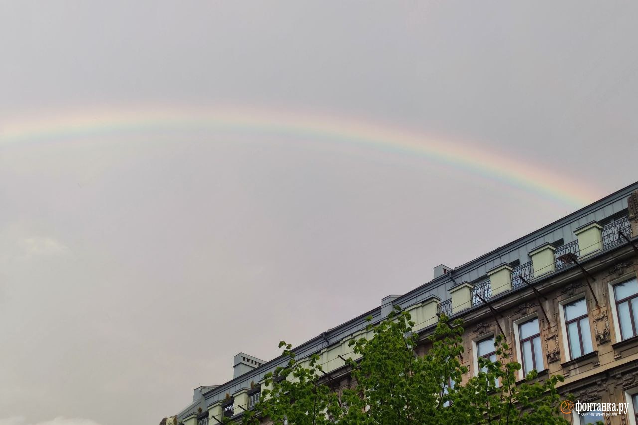 Над петербургом. Радуга над Петербургом. Циклон над Петербургом. Майский Питер фото. День города Питер.