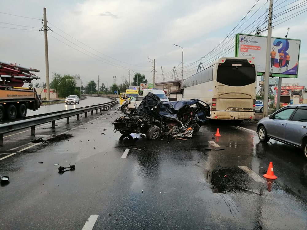 Мужчина погиб в дорожной аварии на Сурнова в Иркутске