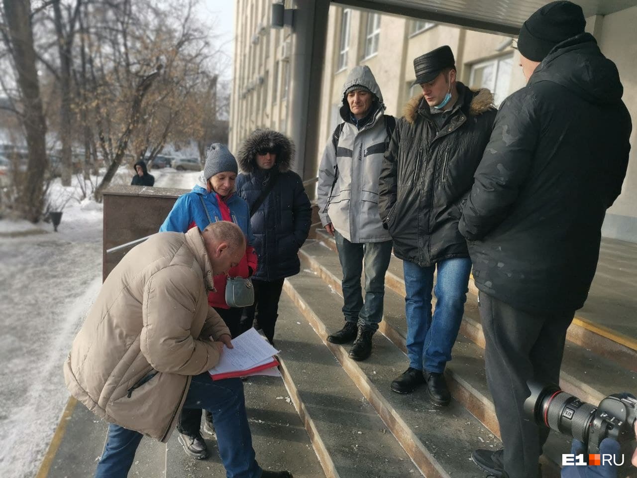 «Не хотим, чтобы область опозорилась». В Екатеринбурге потребовали открыто обсудить закон о QR-кодах