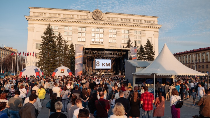 На концерт известных рок-групп в Кемерове пришли 10 тысяч человек: фоторепортаж, как это было