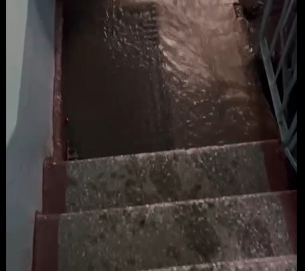 Дождь затопил подвалы домов на Ленина в Чите
