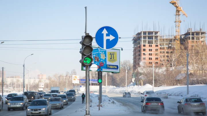 Суд Новосибирска обязал мэрию поставить светофоры и дорожные знаки на улицах города