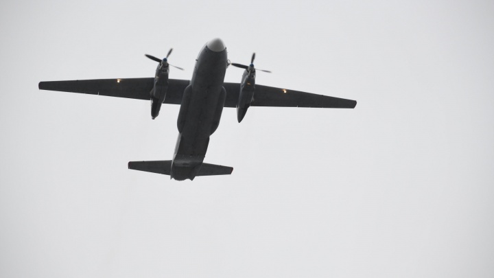 Летевший в Забайкалье самолет вернули в аэропорт Иркутска: пассажирке на борту стало плохо