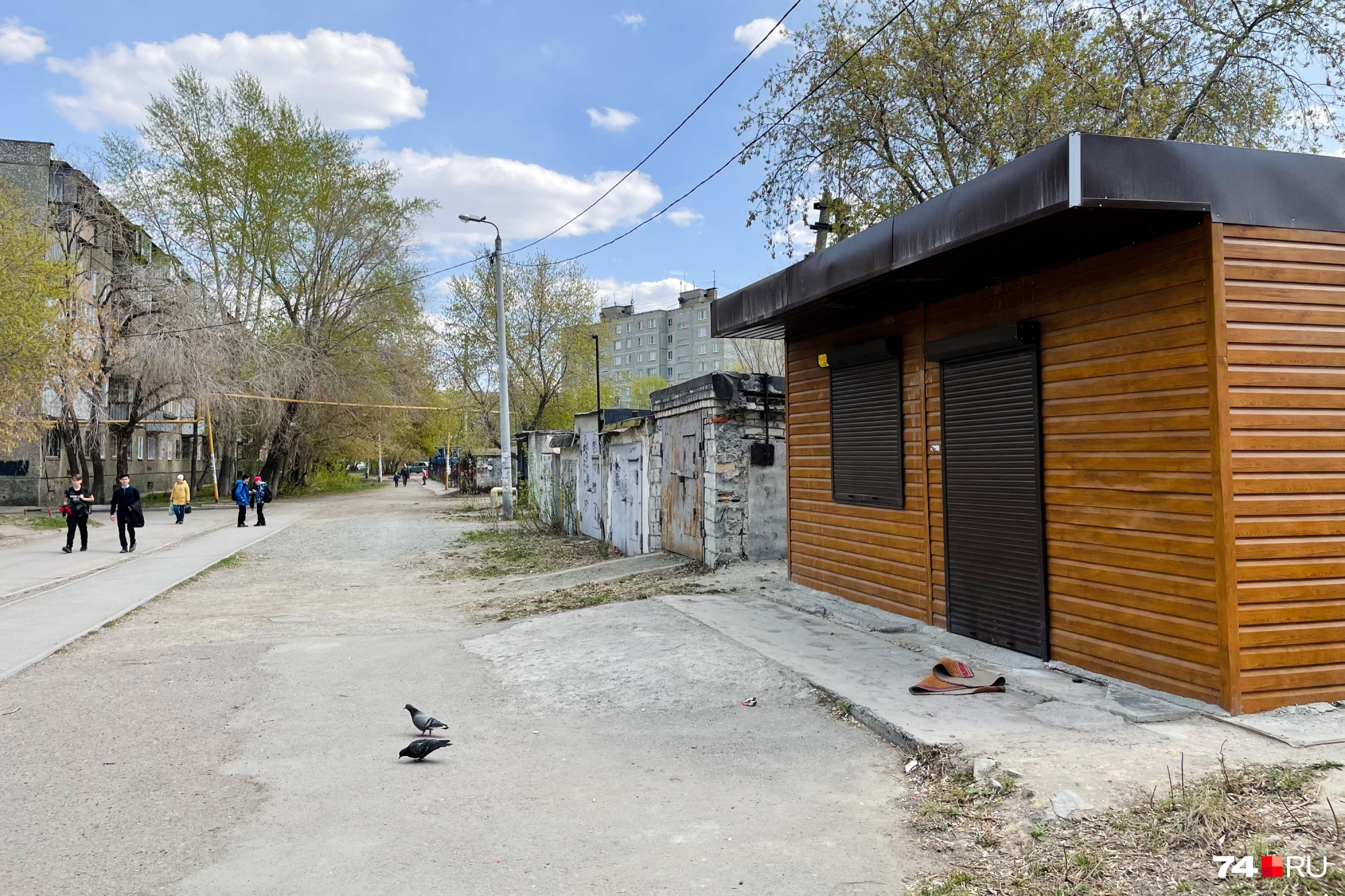 В течение последних недель ни продавцов, ни покупателей здесь не было. Но мы продолжим следить за ситуацией В течение последних недель ни продавцов, ни покупателей здесь не было. Но мы продолжим следить за ситуацией