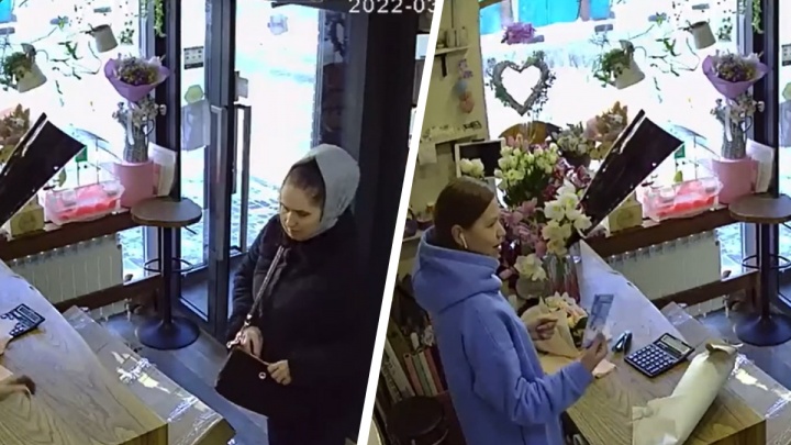 «Вы смеетесь?»: клиентка цветочного в Екатеринбурге подсунула продавцу деньги «банка приколов»