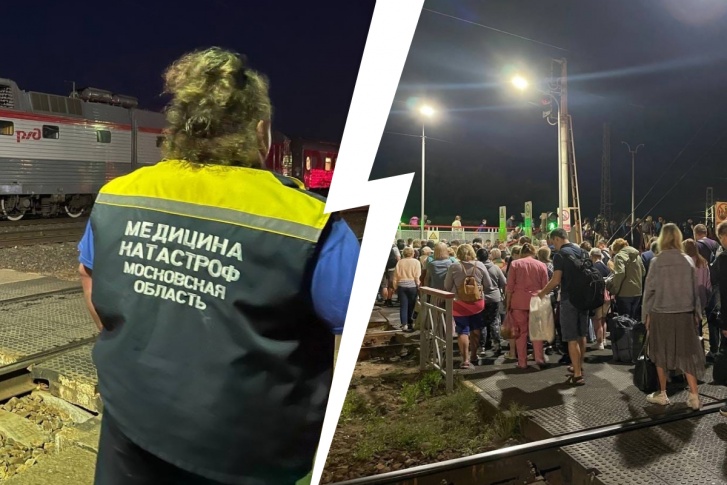 Люди ждут на станции Сергиев Посад Люди ждут на станции Сергиев Посад