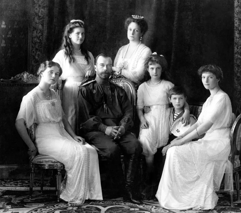 Отправить «7 важных персон» в Мурманск. Как британская разведка пыталась спасти Николая II из Екатеринбурга
