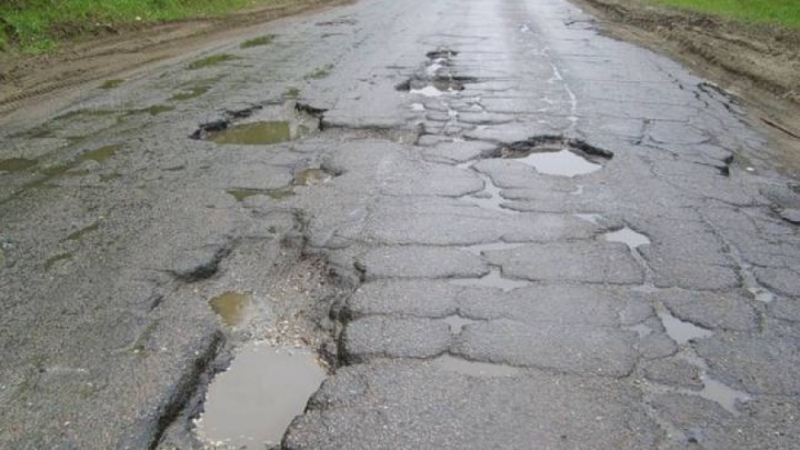 Разрушенная дорога за 480 млн рублей в Сургутском районе привлекла внимание СК