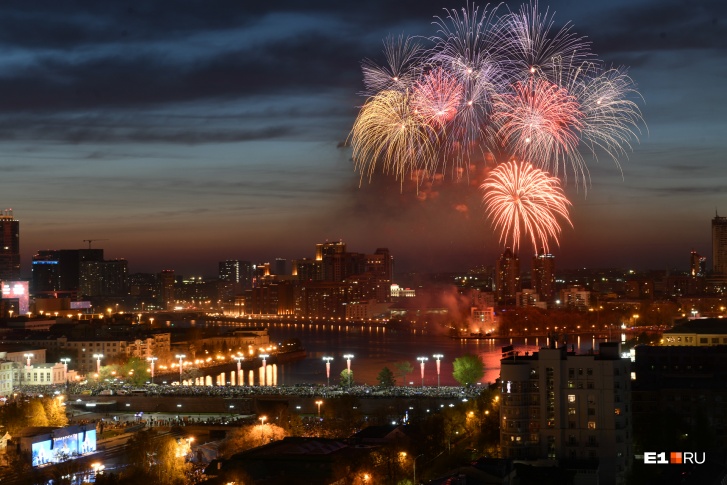 Выбирайте лучший вид: где смотреть фейерверк на День города в Екатеринбурге