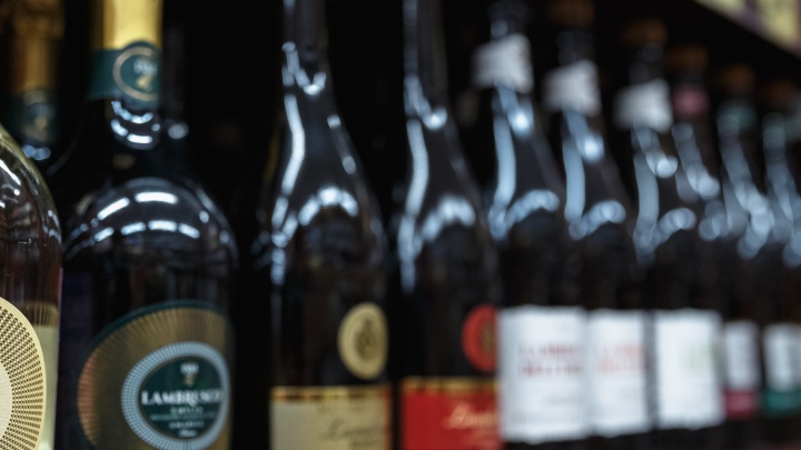 Власти рассказали, будут ли в Кузбассе алкоголь продавать по QR-коду