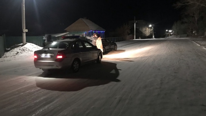 Водитель BMW, уходя от погони в Челябинской области, столкнулся с машиной ГИБДД и попытался скрыться