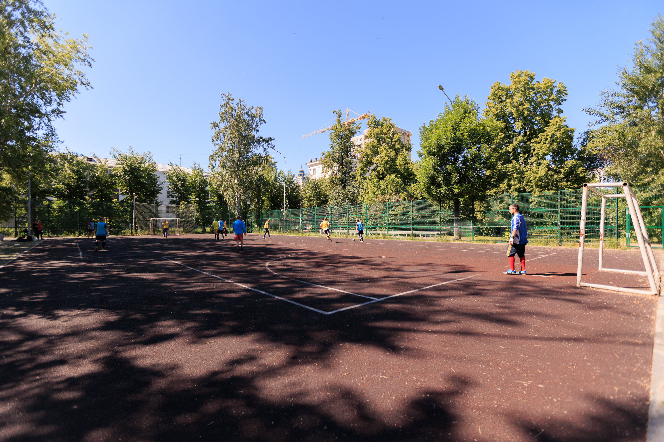 Летом можно заняться спортом и во дворе, и в соседнем парке