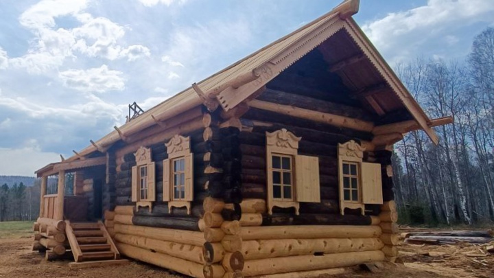 Уникальный старинный дом с языческими элементами отреставрировали в музее «Тальцы» под Иркутском