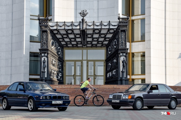 BMW против Mercedes. 30 лет спустя