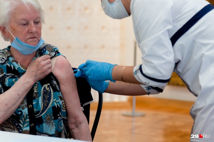 Врачи призывают югорчан пройти вакцинацию, чтобы победить пандемию Врачи призывают югорчан пройти вакцинацию, чтобы победить пандемию