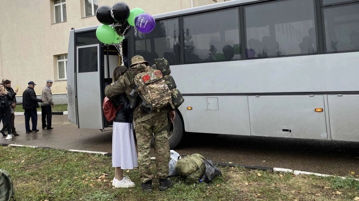 В Башкирию с Украины вернулся сводный отряд Росгвардии: рассказываем, как встречали бойцов
