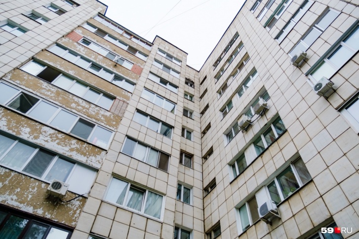 В августе 2019 года житель дома <nobr class="_">№ 13</nobr> на улице Пушкина перерезал трос промышленному альпинисту В августе 2019 года житель дома <nobr class="_">№ 13</nobr> на улице Пушкина перерезал трос промышленному альпинисту
