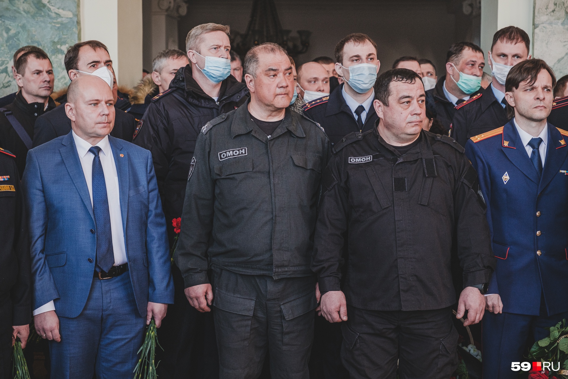 Алексей Воробьев — слева на фото, с коллегами Алексей Воробьев — слева на фото, с коллегами