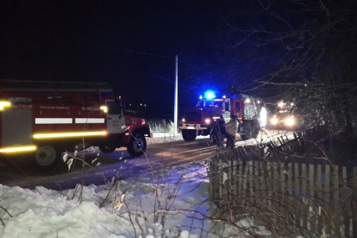 Пожарные приехали к месту пожара, когда дом уже был охвачен огнем Пожарные приехали к месту пожара, когда дом уже был охвачен огнем