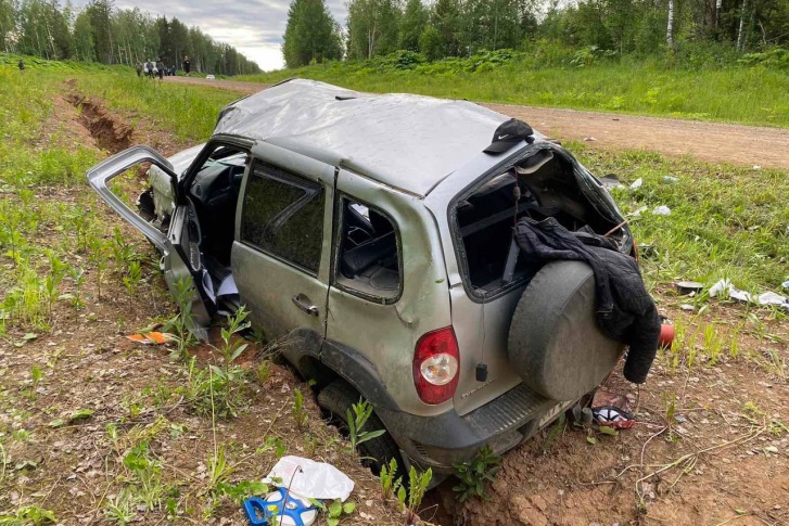 Автомобиль съехал с дороги Автомобиль съехал с дороги