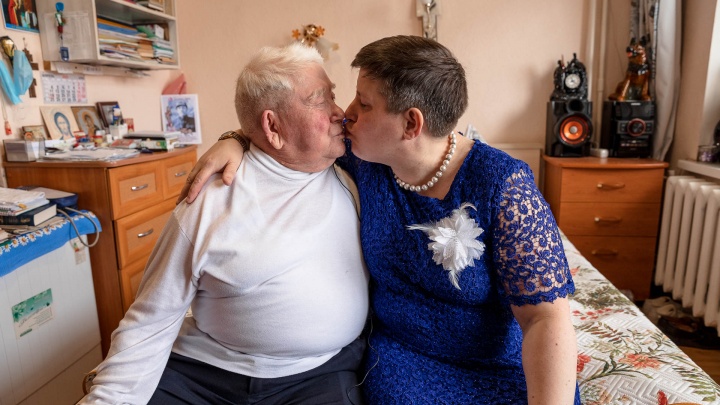 «Виктор Алексеевич и Людочка». Как 86-летний тюменец нашел молодую жену в доме престарелых