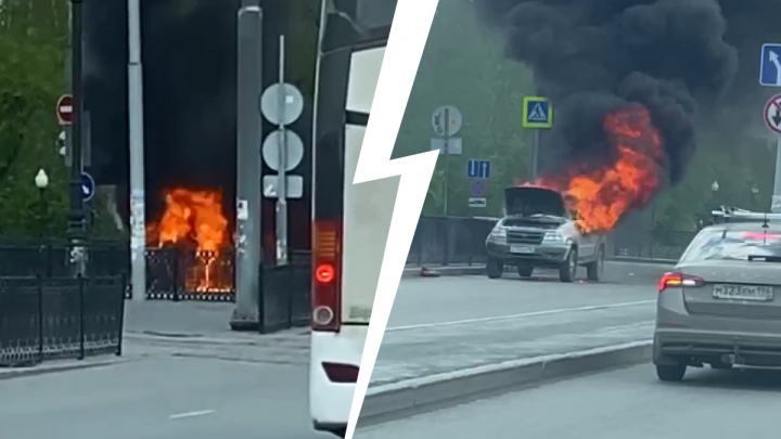 В центре Екатеринбурга загорелся внедорожник. Видео