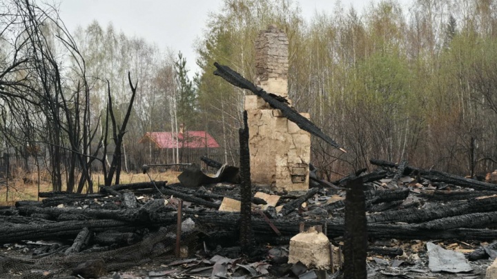 Стала известна причина пожара, который чуть не уничтожил поселок под Екатеринбургом