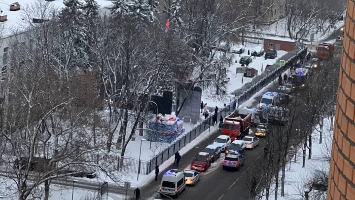 В Москве мужчина устроил стрельбу в МФЦ, убиты двое
