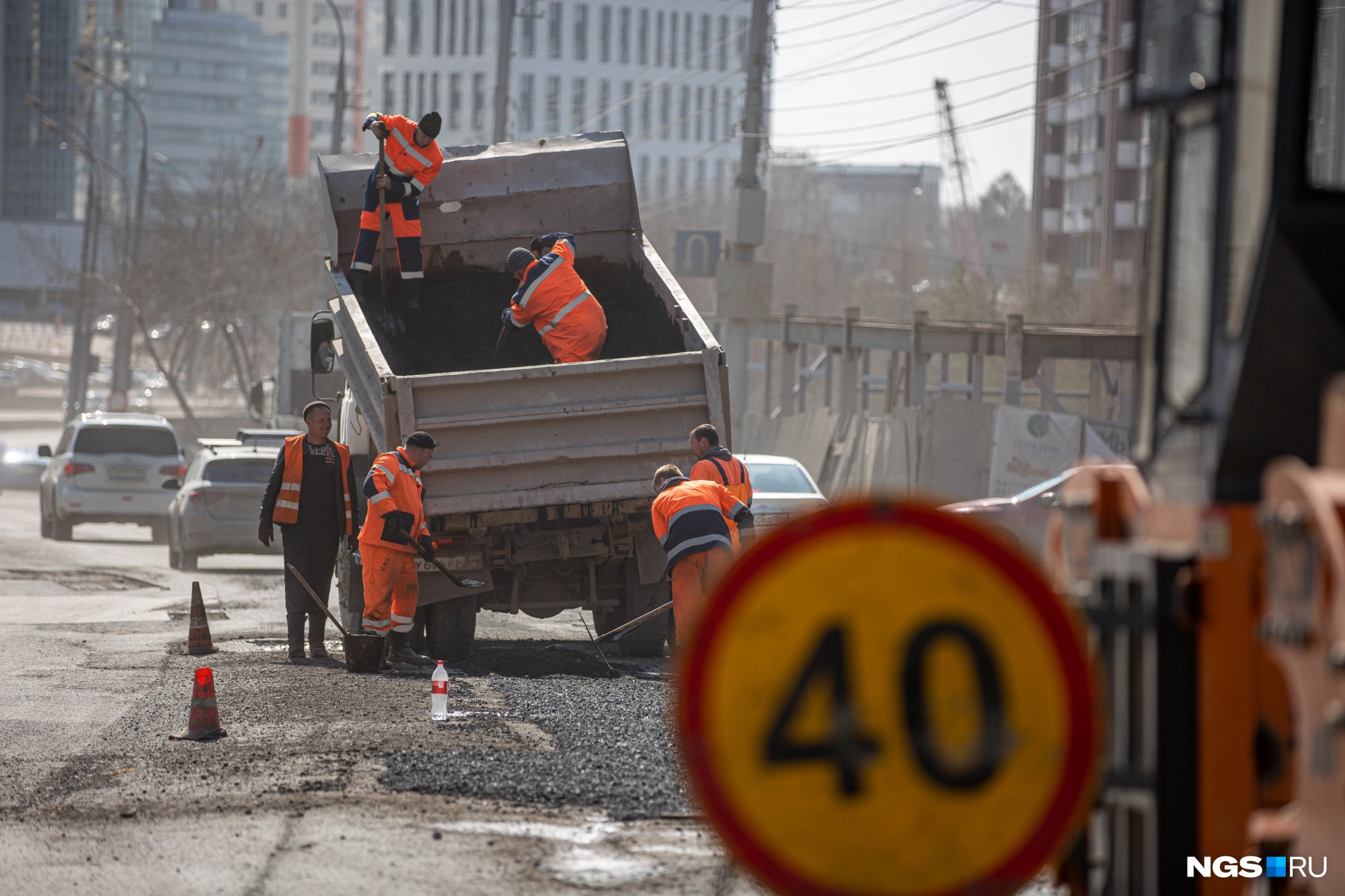 Автомобилисты в Бердске встали в 5-километровую пробку из-за ремонта — когда он закончится