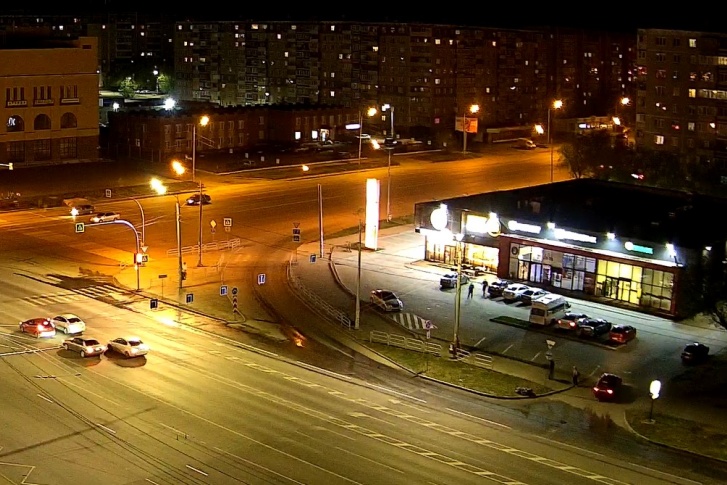 Конфликт произошел в ночь на понедельник на перекрестке улицы Чичерина и Комсомольского проспекта