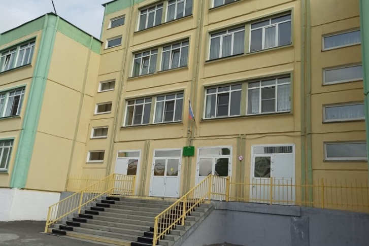 Школа, в которой ученики завтра должны выйти на учебу, находится в Ленинском районе Школа, в которой ученики завтра должны выйти на учебу, находится в Ленинском районе